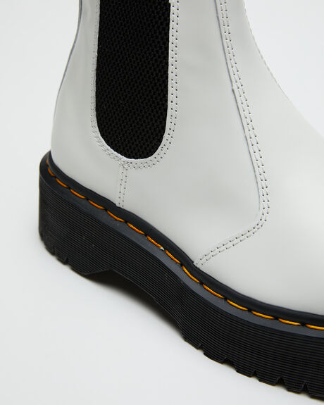 WHITE WOMENS FOOTWEAR DR. MARTENS BOOTS - 25055100WHT