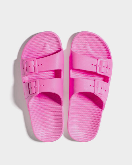 BUBBLE GUM WOMENS FOOTWEAR FREEDOM MOSES SLIDES - FM-BUB-3435
