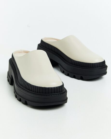 VANILLA/BLACK WOMENS FOOTWEAR ALICE IN THE EVE SANDALS - 52558300015