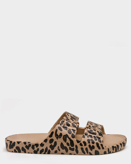 LEO CAMEL WOMENS FOOTWEAR FREEDOM MOSES SLIDES - FM-LEOCAM-3435