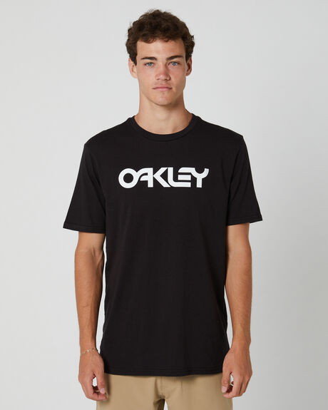 BLACK/WHITE MENS CLOTHING OAKLEY T-SHIRTS + SINGLETS - FOA404011022