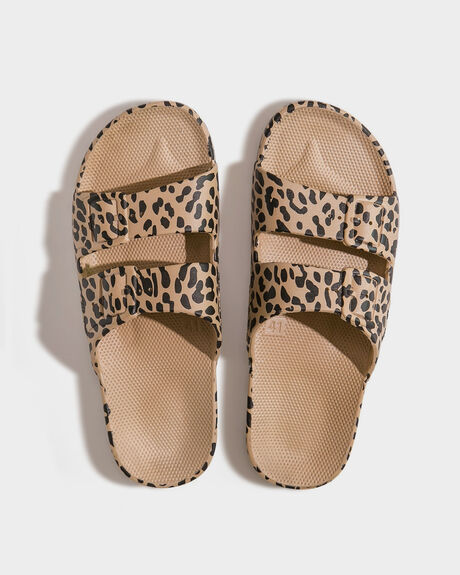 LEO CAMEL WOMENS FOOTWEAR FREEDOM MOSES SLIDES - FM-LEOCAM-3435