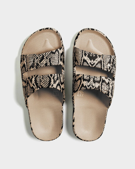 COBRA SANDS WOMENS FOOTWEAR FREEDOM MOSES SLIDES - FM-SNDSNK-34-35