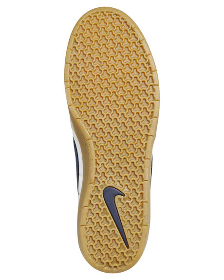 nike grip shoes