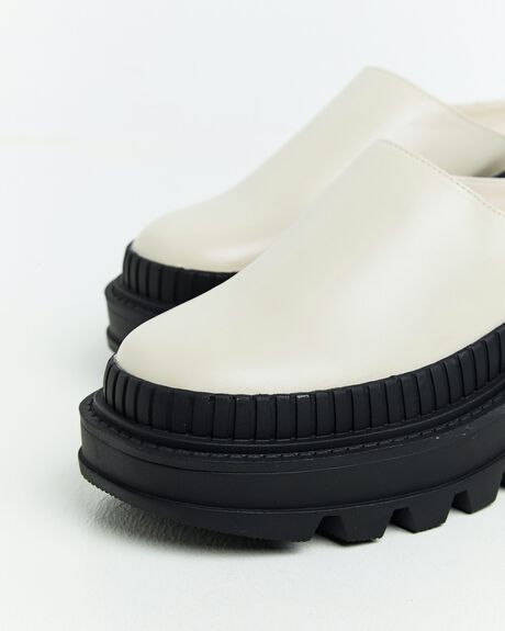 VANILLA/BLACK WOMENS FOOTWEAR ALICE IN THE EVE SANDALS - 52558300015