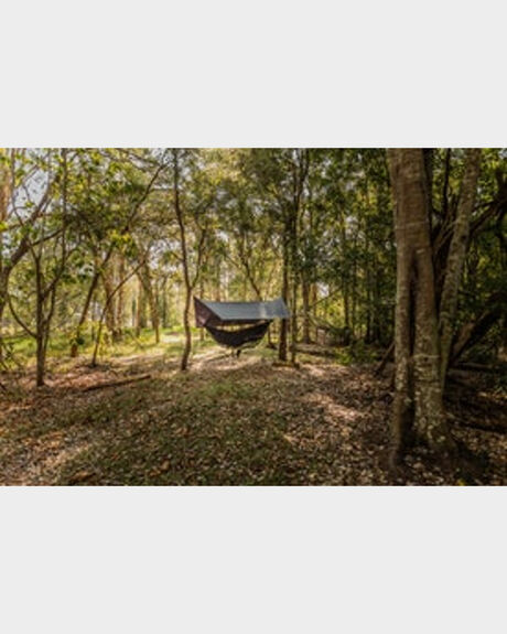 BLACK OUTDOOR CAMP + HIKE NAKIE CAMPING - NKI21TARPBLK