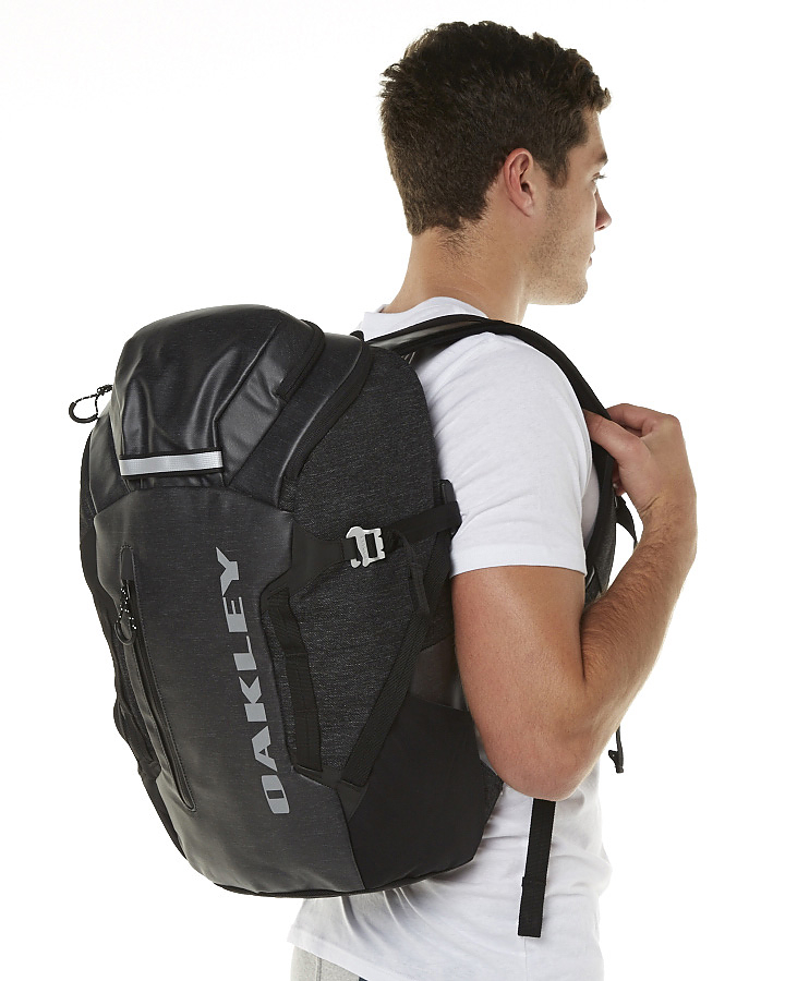 oakley voyage backpack