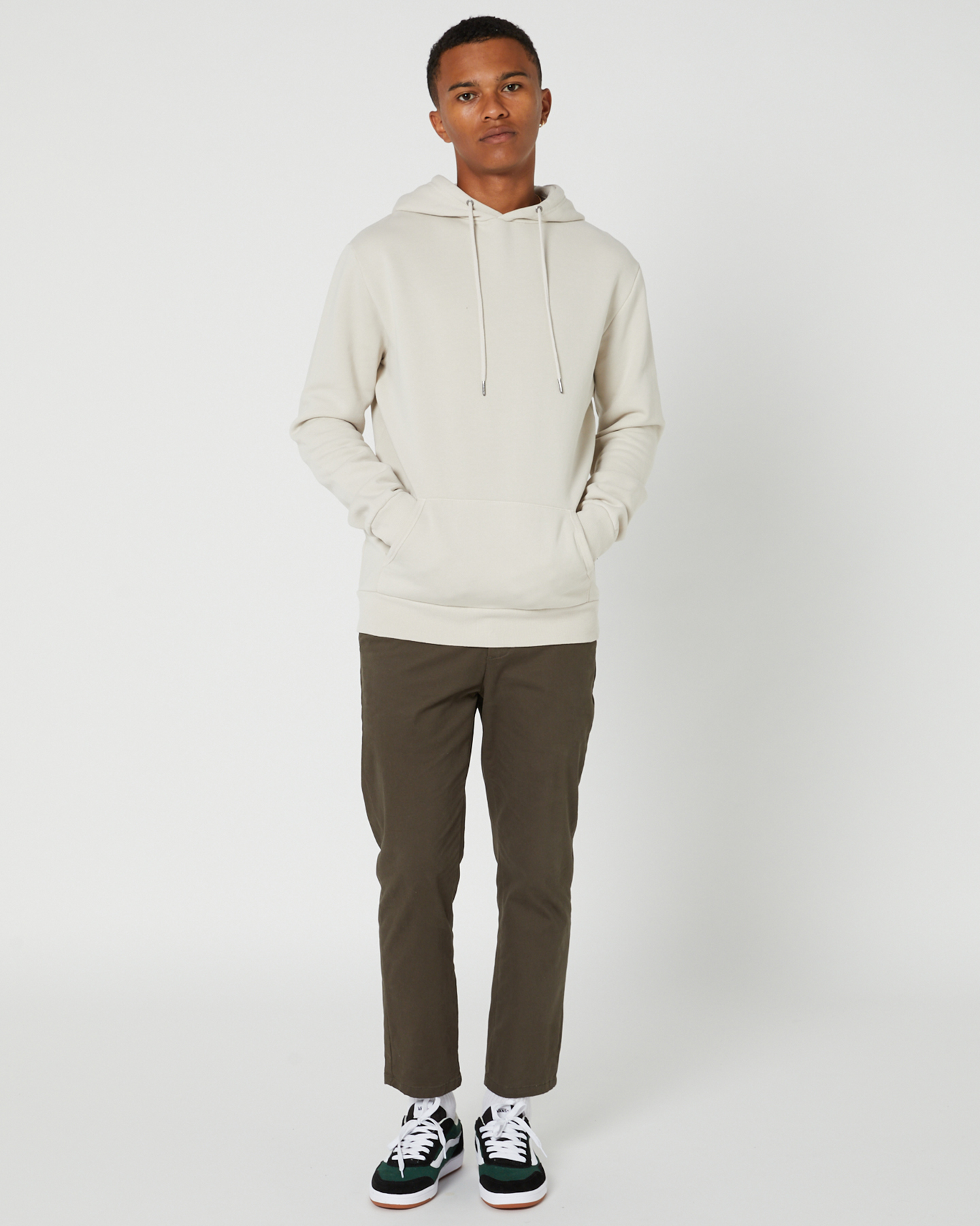 White hoodie on sale mens outfit